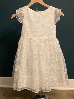 Mayoral white embroidered floral dress - Like new, EUC